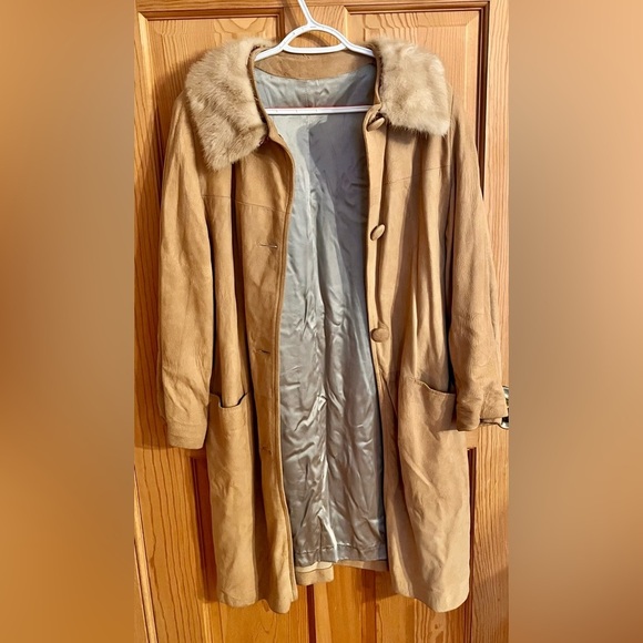 VTG Butter Soft Suede Women's Coat with  Fur Collar Made in 1960’s SZ 14 Boho - Picture 15 of 17